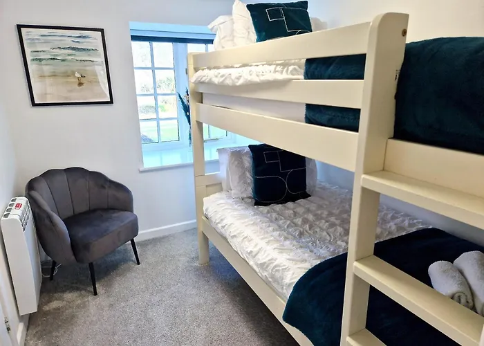 Very Spacious, Great Location. Castle And Sea View