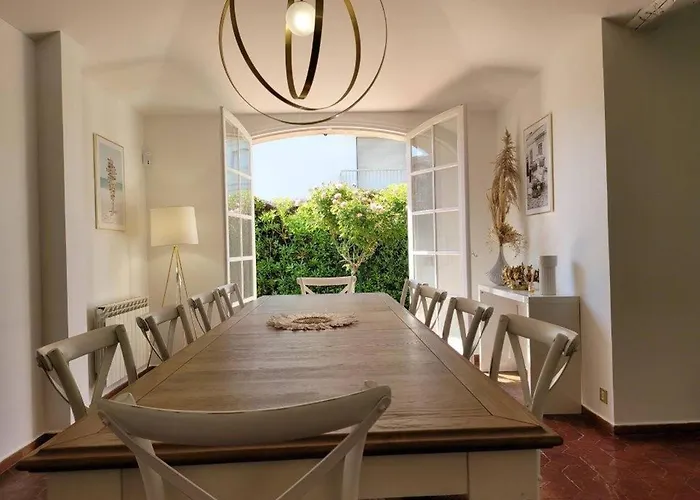 Juan Les Pins : Villa De Charme Avec Piscine