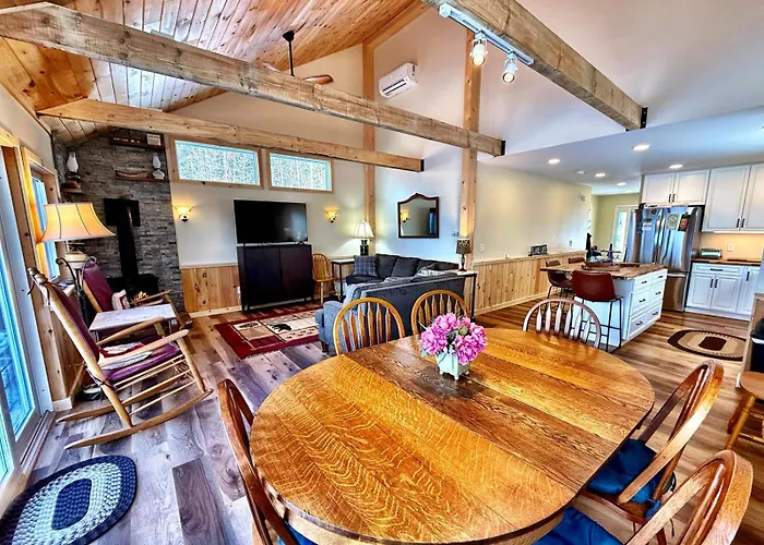 Lakefront Oak Cottage Hot Tub & Fire Pit