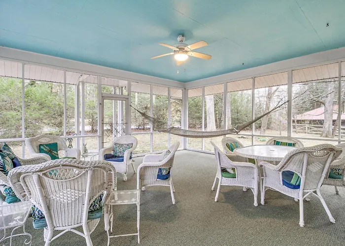 Central & Ornate Sewanee Home W/ Screened-In Porch