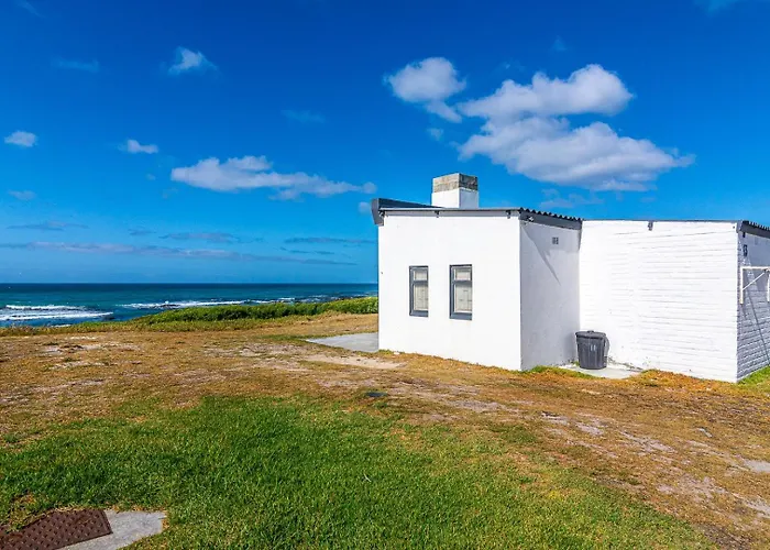Beach Bungalow No 13 - Salted Fynbos Staying