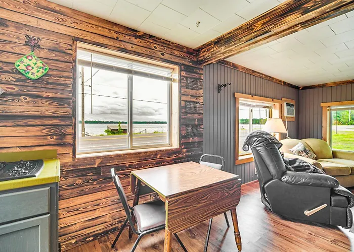 Wisconsin Lakeside Cottage W/ Deck, Views
