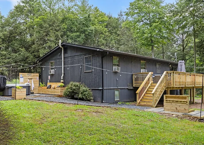 Lazy Bear Retreat Outdoor Oasis Hot Tub Etc