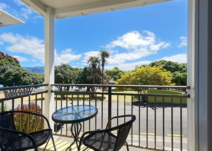 Waterfront 2-Bedroom Harbour View Apartment