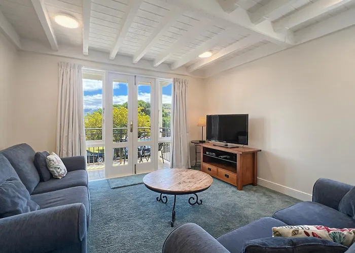 Waterfront 2-Bedroom Harbour View Apartment