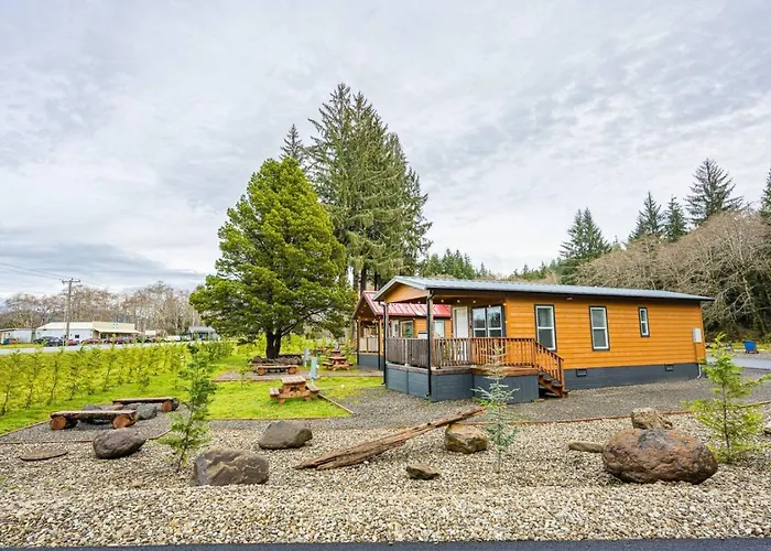 Rainforest Tiny Home Retreat Woodsy