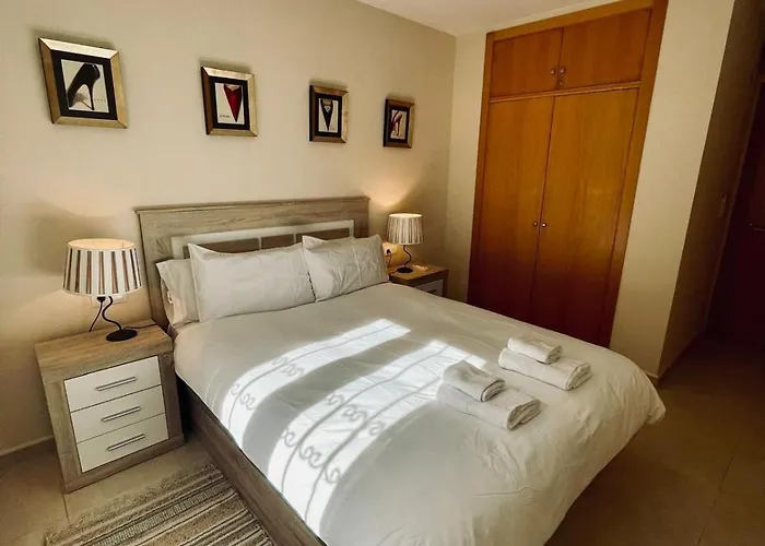 Modern 2 Bedroom Apartment 5Mins From Golf Course