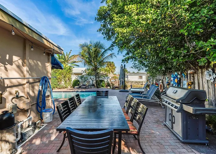 4 Bd Near Beach Spacious Solar Heated Pool Waterfront Home
