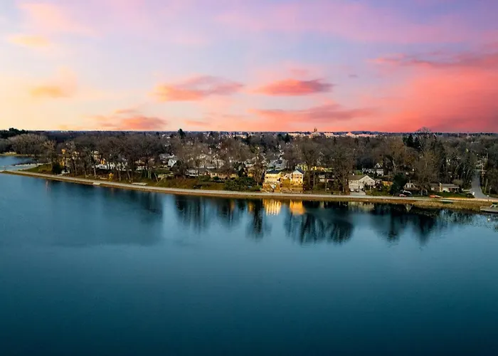 Unclelarry'S Lake Place, Sleeps 10 & Hot Tub