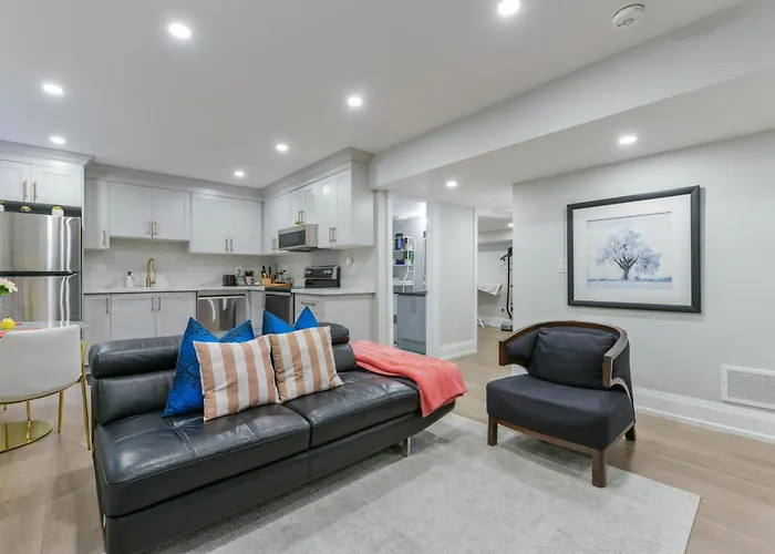 2 Bedroom Private Suite-Parking-Near Hospital And Airport