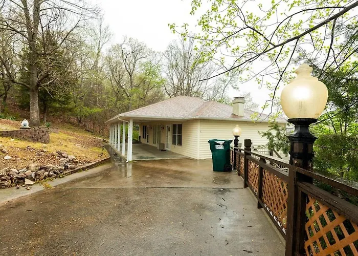 Spacious Lakefront Duplex For Groups