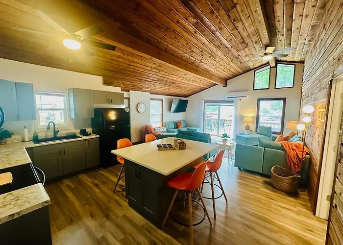Astonishing View 100 Feet From The Lake!