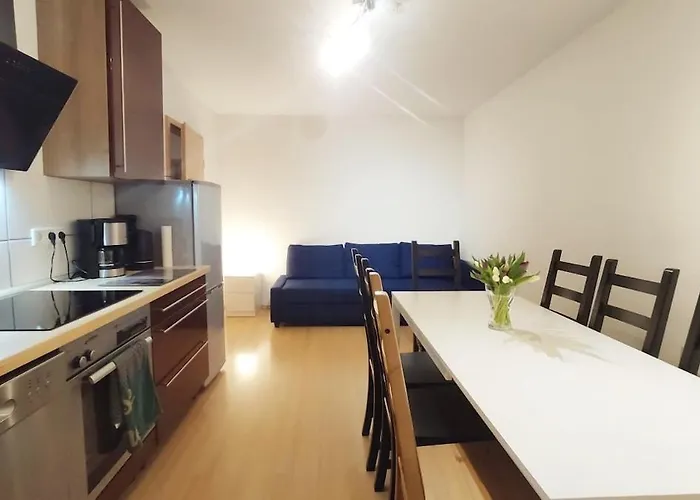 3 Bedroom House With 2 Bathrooms In Dusseldorf - Haus Mit 3 Schlafzimmer 2 Badezimmer In Duesseldorf
