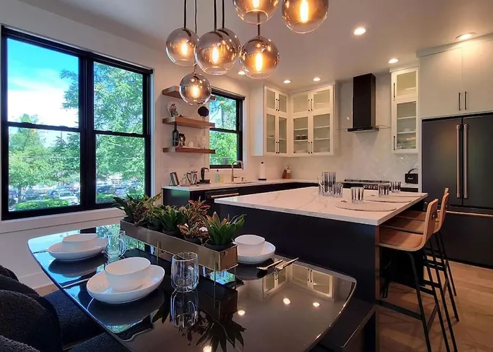 Luxurious Station House Suite A