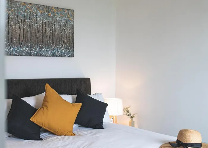 Kenton Views Estate 1 King 1 Queen Bed