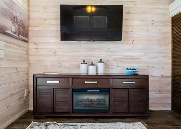 Cozy 1Br Tiny Home With Pool Access And Free Tix