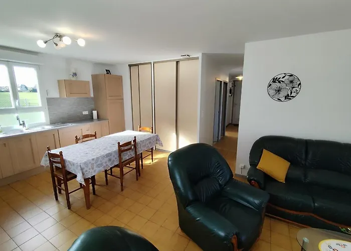 La Maison Des Rosiers