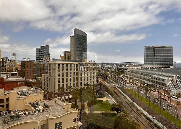 Luxurious And Spacious 2-Bedroom Condo Unit Downtown San Diego In The Heart Of The Gaslamp Quarter - 30-Day Min