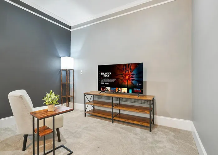 Atlanta Gem Near Mercedez Benz Stadium & Stone Mtn Prk
