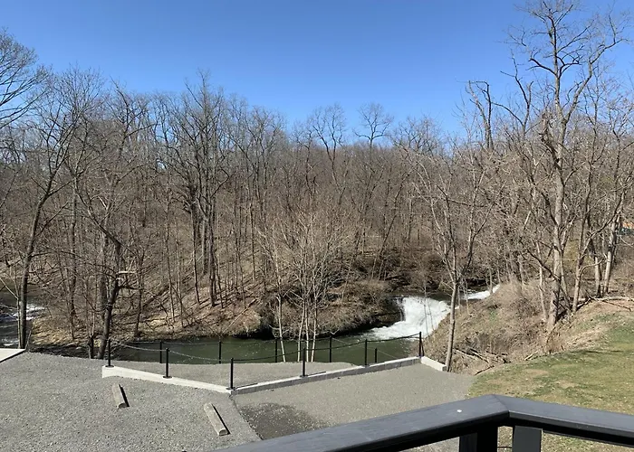 The Fallviews At Burdett Falls