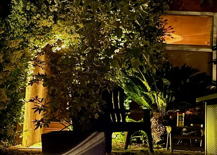 The Vine Studio City - Cal King - Private Entrance