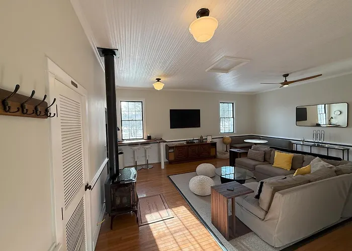 Schoolhouse No. 11 * Hudson Valley Upstate Getaway