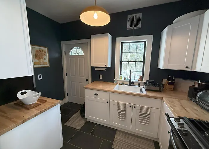 Schoolhouse No. 11 * Hudson Valley Upstate Getaway