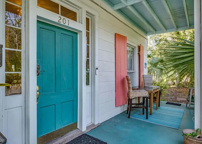 Old Carrabelle Hotel Captains Quarters Suite