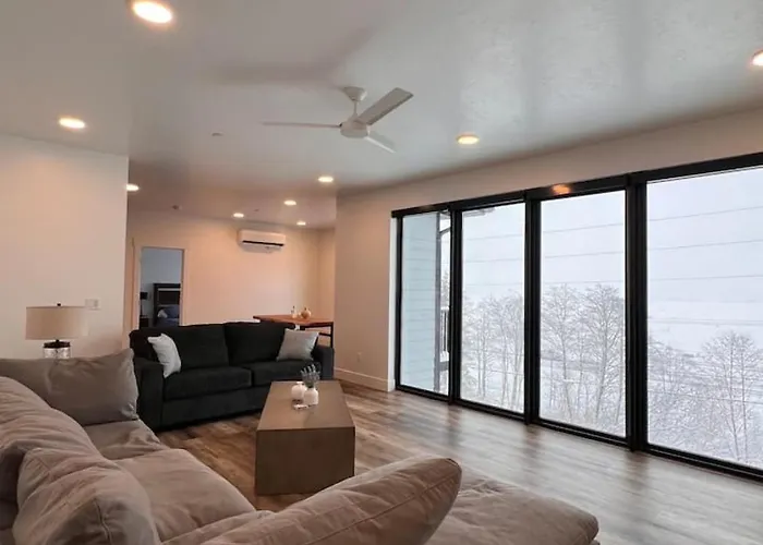 Stunning Penthouse Breathtaking Water Views 302