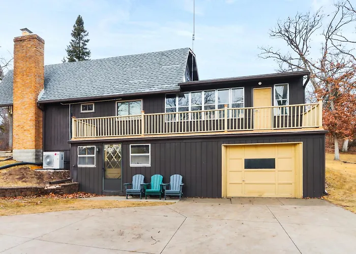 Lake Geneva House W/ Game Room, Sleeps 16, Pets Ok