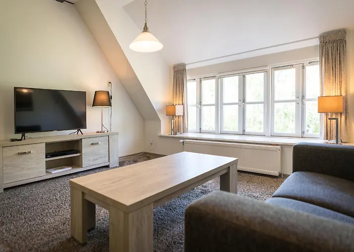 Farmhouse Apartment Near De Slufter