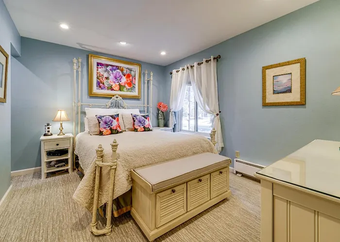 Artist'S Tahoe Retreat: Pool, Art & Ski Access!