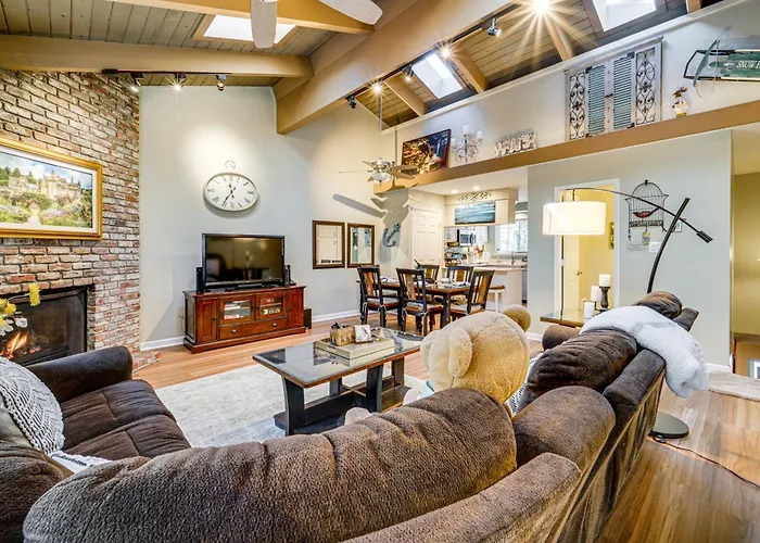 Artist'S Tahoe Retreat: Pool, Art & Ski Access!
