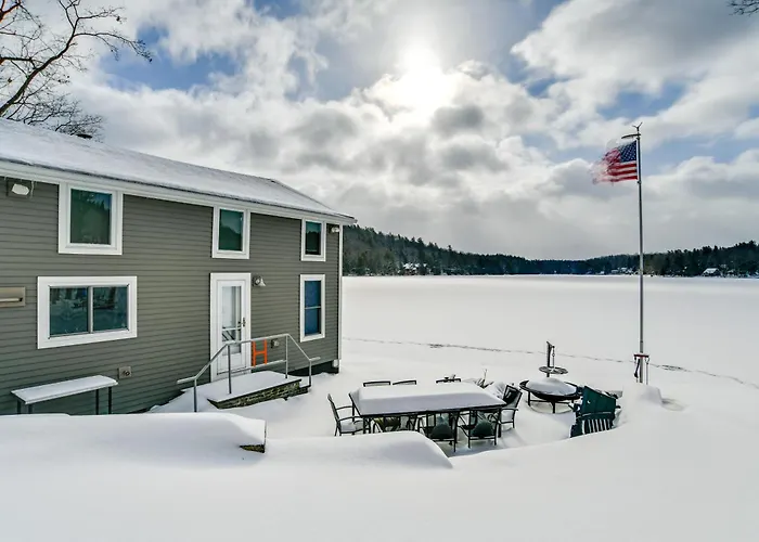 Bbq Ready: Lakeside Milford Home W/ Paddleboat