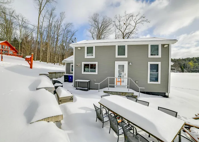 Bbq Ready: Lakeside Milford Home W/ Paddleboat