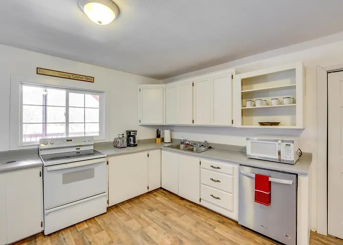 Private Hot Tub & Mtn Views: Garden Valley Apt!