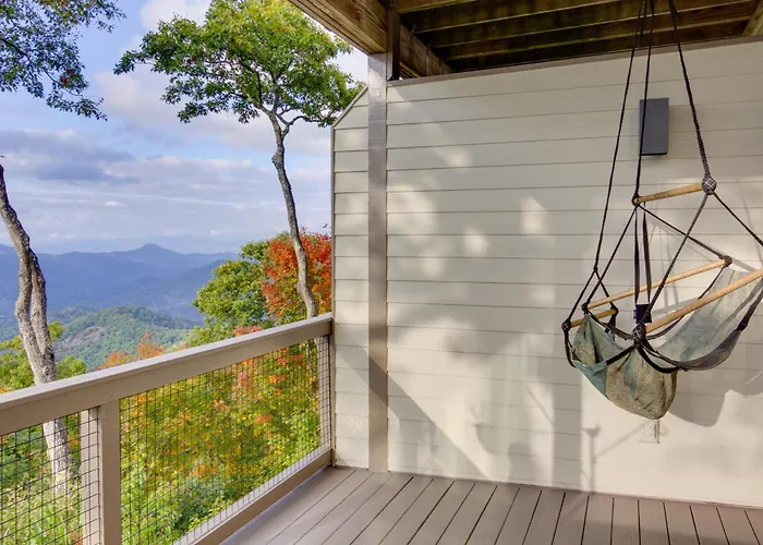 Hiking On-Site: Mtn-View Burnsville Condo!