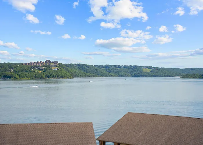 Oasis On Table Rock Lake