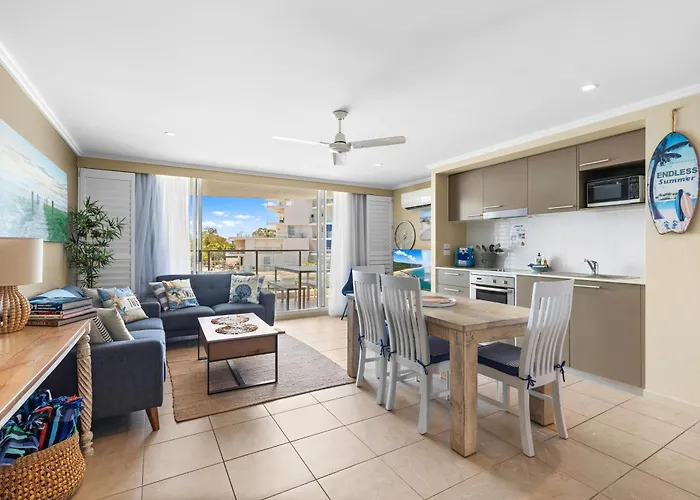 Hervey Bay 50 Meters From The Beach, 2Br 2Ba Apartment In Resort On The Esplanade With 2 Pools, Spa, Gym, And Parking