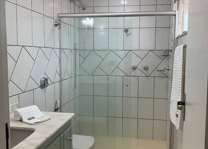 Suíte de Solteiro Privativa com Sacada