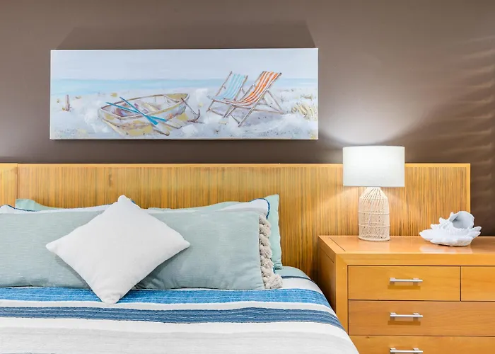 Hervey Bay 50 Meters From The Beach, 2Br 2Ba Apartment In Resort On The Esplanade With 2 Pools, Spa, Gym, And Parking