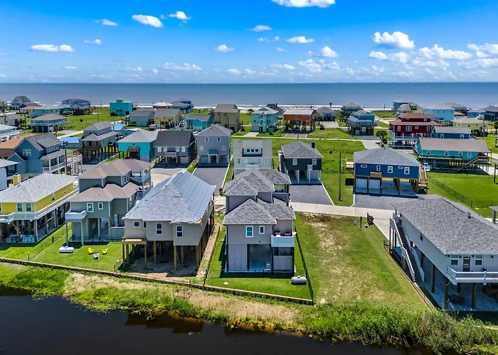 Caza Azul Luxury 4Br Getaway, Gated Community, Canal Views & Lift