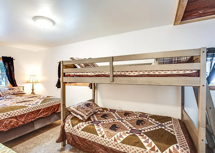 2 Ponds & Trail Access: Peaceful Cabin In Calumet!