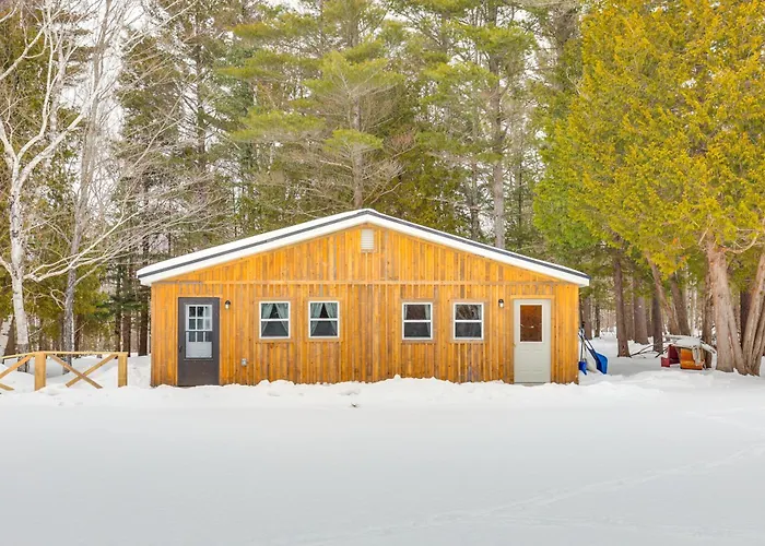 2 Ponds & Trail Access: Peaceful Cabin In Calumet!