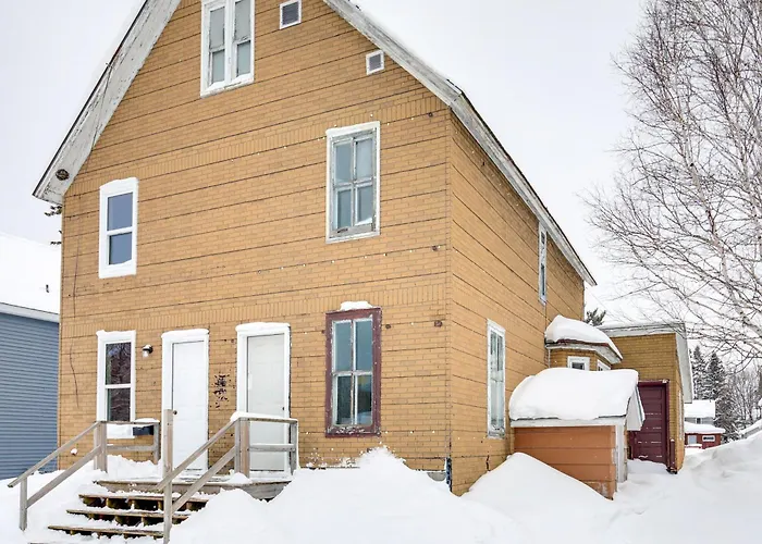 4 Mi To Lake Superior: Calumet Getaway!