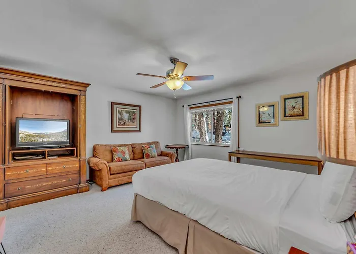 Handcrafted Tahoe Retreat Walk To Beach & Ski