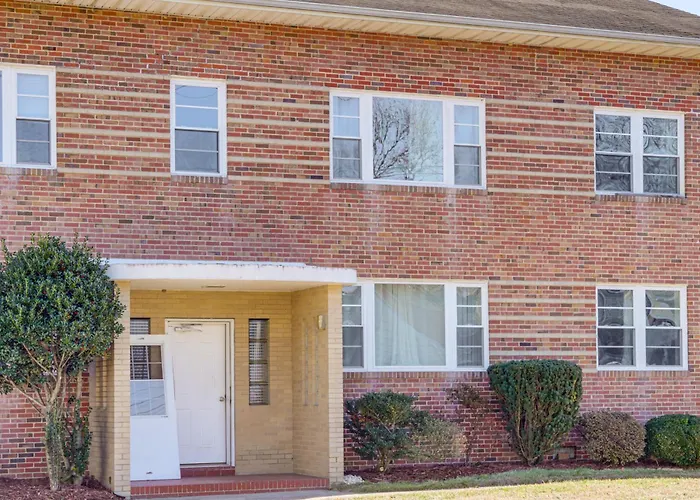 Cambridge Apt In Walkable Neighborhood