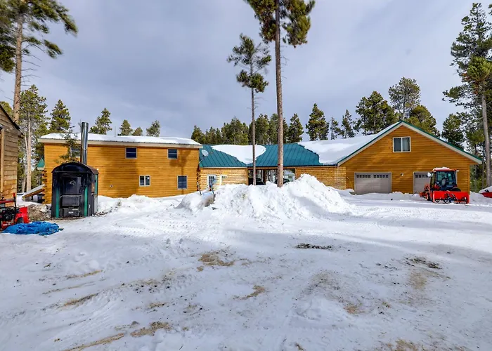 2 Mi To Skiing: Casper Cabin W/ Mtn Views!