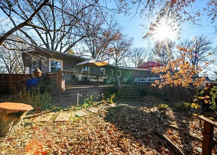 3Br Overland Park Home With Patio And Waterfall Pond