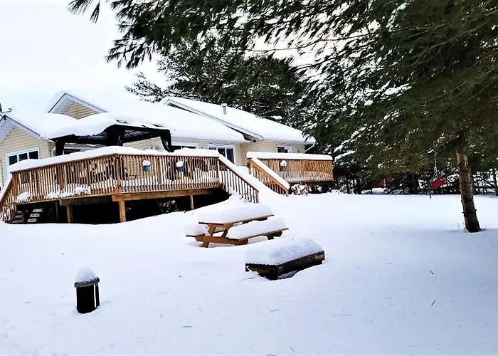 Amazing Lakefront Cottage On Paradise Lake